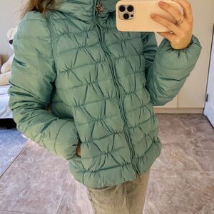 Mint puffer jacket with hood - size M
CLASNA